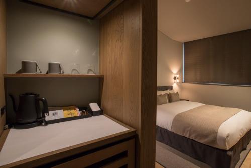 Standard Double Room image 4