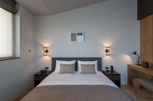 Standard Double Room image 9