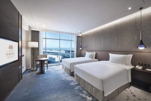 Grand Barony Qingdao Airport Hotel