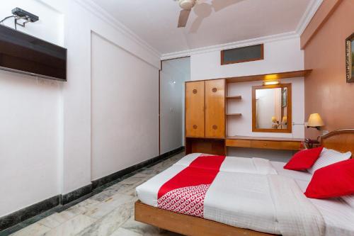Collection O 5377 Hotel Raaj Bhaavan