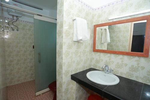 Double or twin room, deluxe, pool view