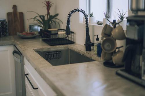 Casa Del Desierto - Panoramic Views - Pet Friendly - Fire Pit in Joshua Tree, USA