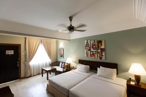 Deluxe Double or Twin Room image 3