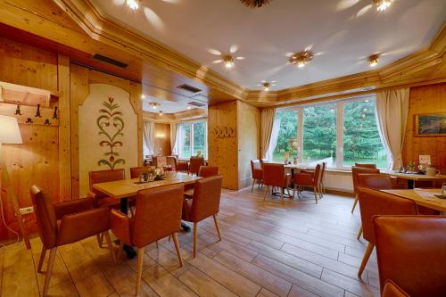 Étterem, Hotel und Berggasthof Tanzbuche in Friedrichroda