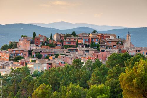 Au Pied Du Luberon