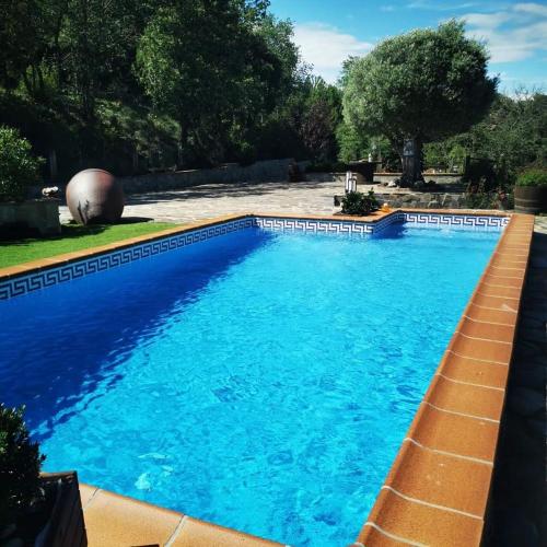 Úszómedence, Cova Safaja in Sant Quirze Safaja