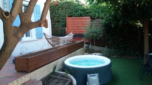 Jolie maison de ville avec jardin arboré gîte à louer La Seyne-sur-Mer