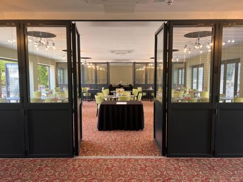 South Lawn Hotel - image 12