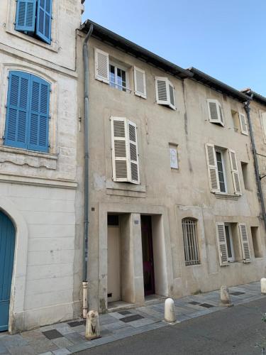 Appartement intra muros avec cours privé