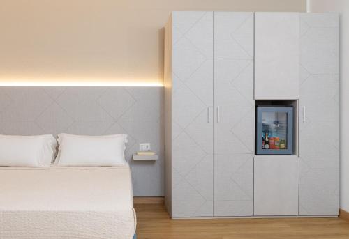 3 twin beds