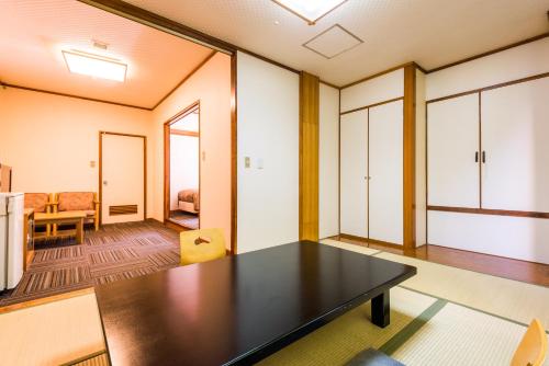 Twin Room with Tatami Area - Smoking