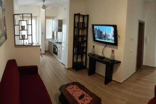 THERESA APARTMENT, Rom