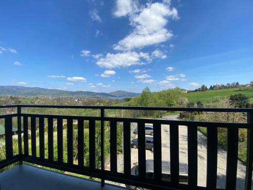 Apartment with Mountain View