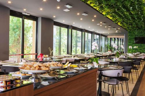 Food and beverages, iH Hotels Bologna Amadeus near Bologna Guglielmo Marconi Airport