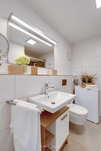 Apartment with Sea View image 7