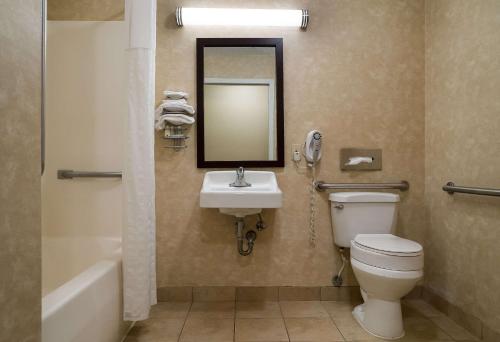 Quality Inn - image 7