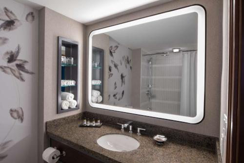 Hyatt Regency Coralville - image 10