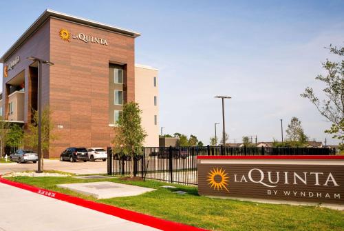 La Quinta Inn & Suites by Wyndham Austin Parmer Tech Ridge