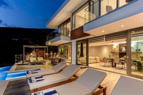 Luxury villa with view 3