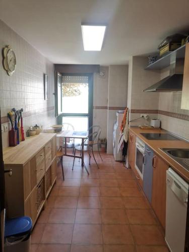 virtuve, Estancia con jardín entre golf y monte - cerca Logroño (Estancia con jardin entre golf y monte - cerca Logrono) in Sojuela