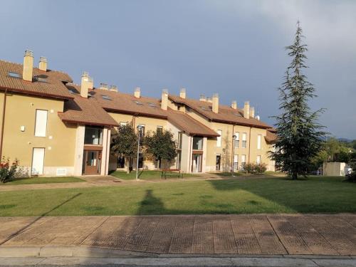 Estancia con jardín entre golf y monte - cerca Logroño