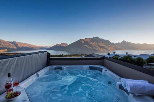 Queenstown Grandview with Spa Pool