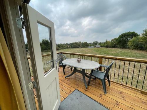 Fasilitas, Bathsheba, Luxurious Shepherds Hut set in Todber a hamlet set in Thomas Hardy's iconic rural Dorset in Todber