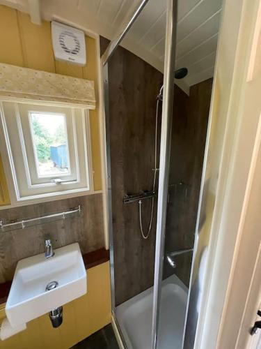 Bathsheba, Luxurious Shepherds Hut set in Todber a hamlet set in Thomas Hardy's iconic rural Dorset in Todber