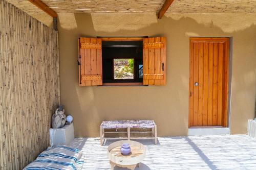 Iekārtas, Exoristoi Nature Suites in Loutro Sfakion