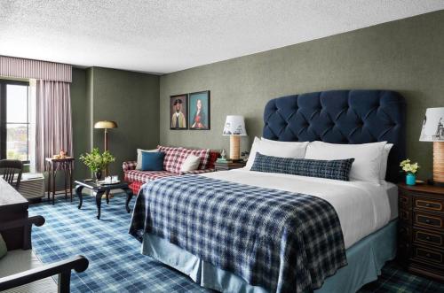 Graduate King Mobility/Hearing Access Ri Shwr