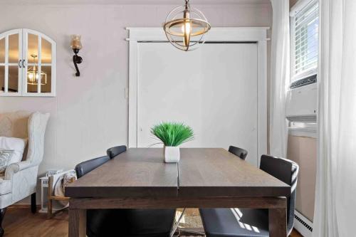 Beautiful Renovated Beach Condo in Center of OC in Ocean City, USA