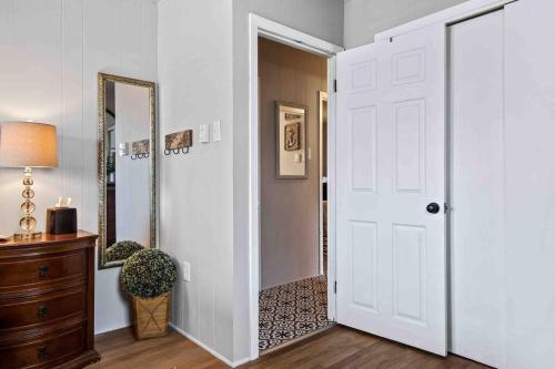 Beautiful Renovated Beach Condo in Center of OC in Ocean City, USA