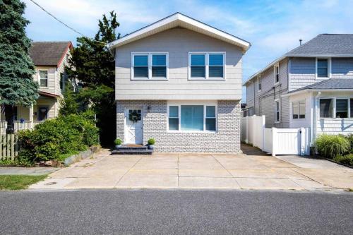 Beautiful Renovated Beach Condo in Center of OC