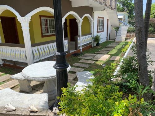 Mini Cozy Lodging in Whitehouse