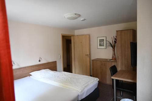 2 twin beds