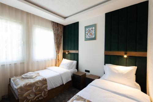 2 twin beds