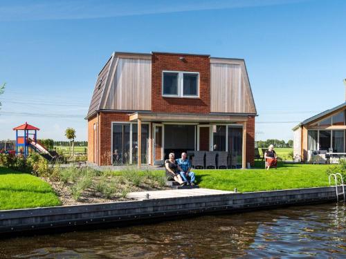 Spacious holiday home with private jetty right on the water