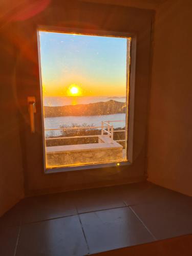 Skats, Amber's Place: cosy house with pool and sea views in Brsecine