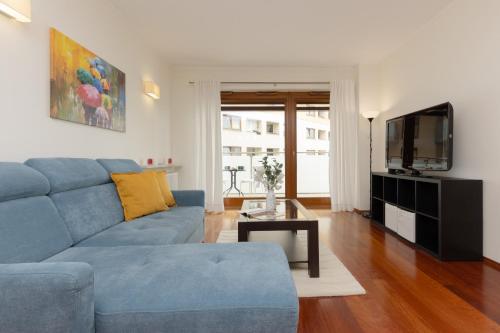 Apartment with Study Powstańców Śląskich by Noclegi Renters, Warschau