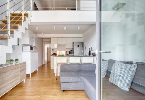 Just Urban Stays - Spacious and Bright Loft - Fondazione Prada, Милан