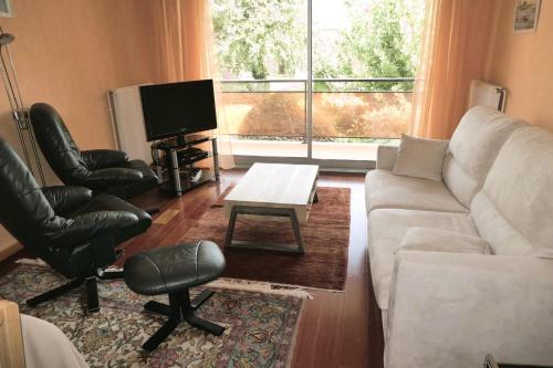 Cosy cocoon with terrace near the sea