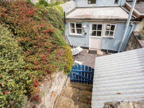 Blue Cottage - image 7