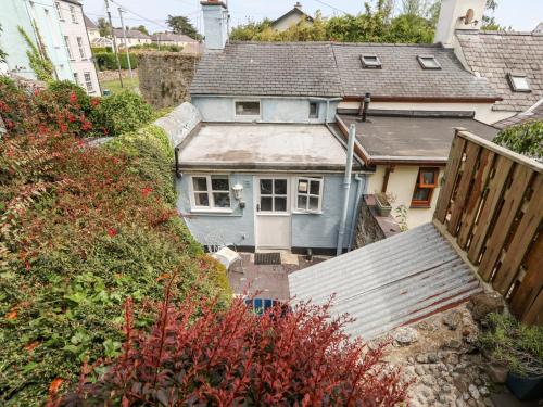 Blue Cottage - image 3