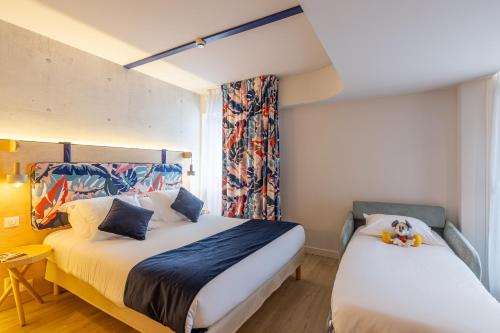 1 queen bed, 1 sofa bed