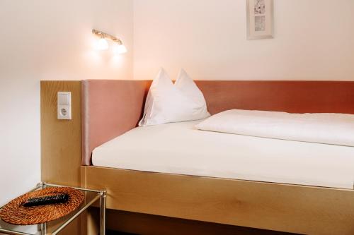 1 twin bed