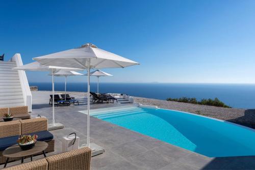 Luxurious Santorini Escape - Villa Imerovigli - Infinity Pool - Breathtaking Aegean Views