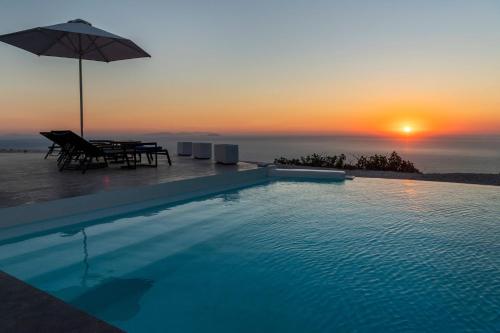 Luxurious Santorini Escape - Villa Imerovigli - Infinity Pool - Breathtaking Aegean Views