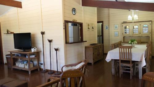 Casa com lareira e lazer, em Campos do Jordao SP