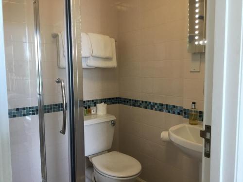 Double Room image 10