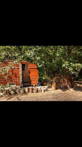 little vintage caravan with cosy log burner - Littlebourne
